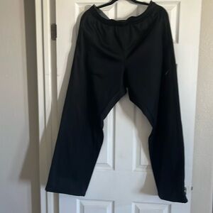 Nike therma-fit sweatpants. Good condition, missing inside string (picture 5)